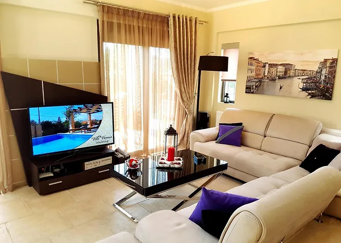 Vanessa * Agios Vasilios (Peloponnese)